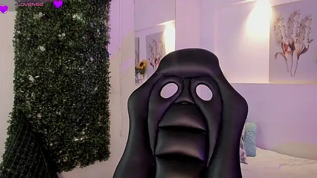 Ashley Evans18 online show from 20, 11, 2025