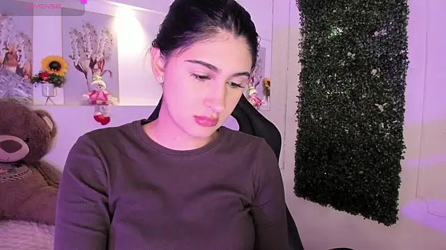 Ashley Evans18 online show from 4, 12, 2025