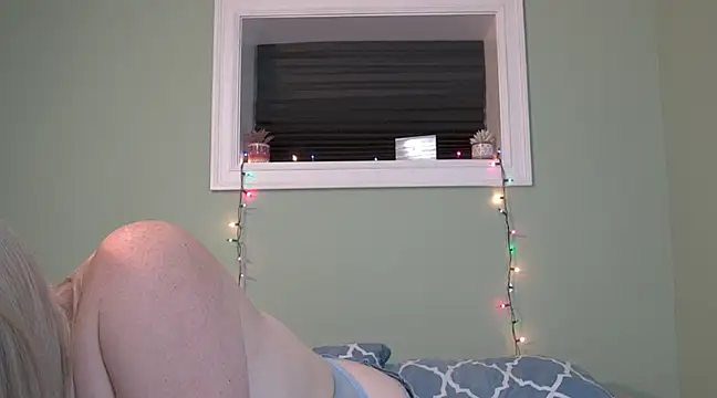 Snapshot of SummerLovingXoXo chatting on 5, 12, 2024 SummerLovingXoXo online show from 5, 12, 2024