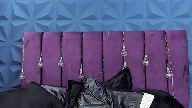 NicoleJonss online show from 8, 2, 2025