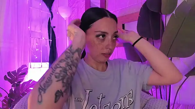 sadashi moon  online show from 5, 2, 2025