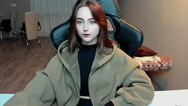 Snapshot of SilverDream chatting on 4, 2, 2025 SilverDream online show from 4, 2, 2025