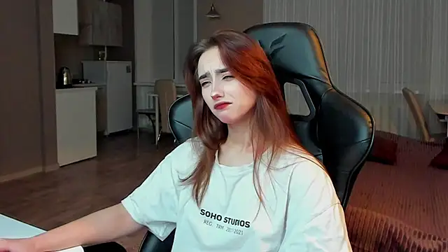 Snapshot of SilverDream chatting on 24, 2, 2025 SilverDream online show from 24, 2, 2025