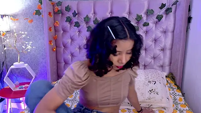 Snapshot of Akane_Uwu chatting on 6, 11, 2025 Akane Uwu online show from 6, 11, 2025