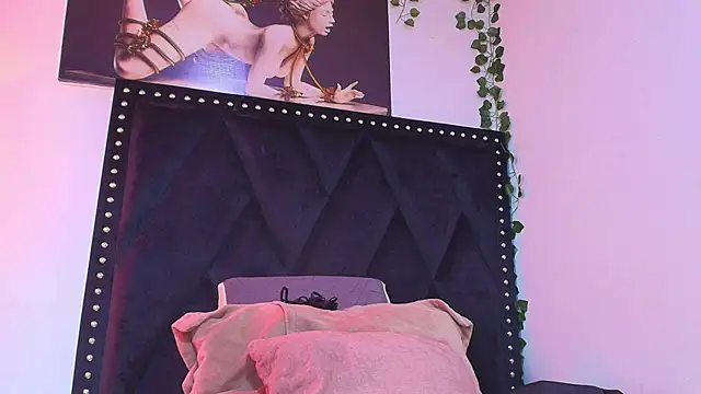 dafne queenn online show from 9, 11, 2025