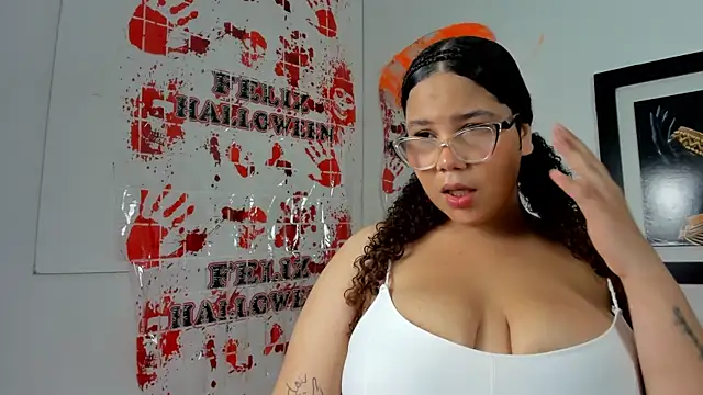 Snapshot of zoee_lovv chatting on 30, 10, 2025 zoee lovv online show from 30, 10, 2025