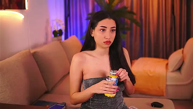 GinaValentinna online show from 2, 2, 2025