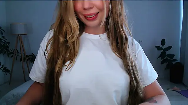 Snapshot of NaughtyNylonFeet chatting on 5, 3, 2025 NaughtyNylonFeet online show from 5, 3, 2025