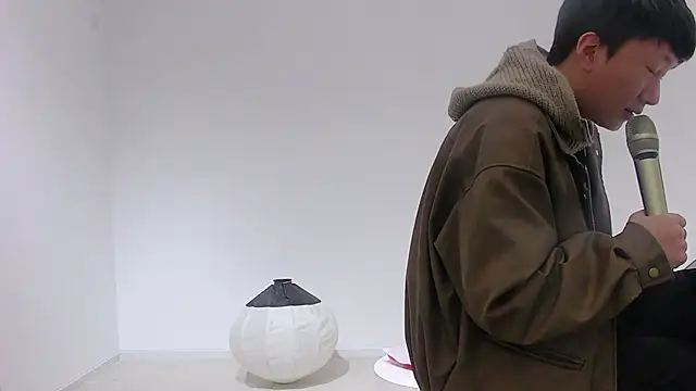 Snapshot of D18666 chatting on 10, 3, 2025 D18666 online show from 10, 3, 2025