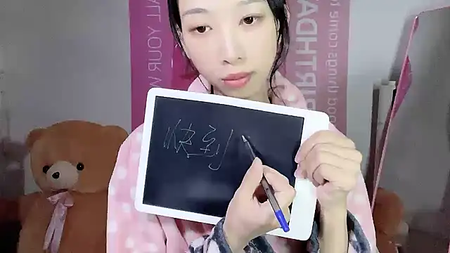 Snapshot of Lili-2 chatting on 10, 12, 2024 Lili-2 online show from 10, 12, 2024
