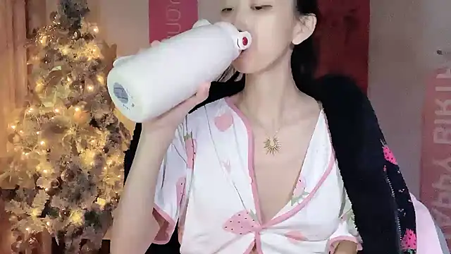 Snapshot of Lili-2 chatting on 30, 12, 2024 Lili-2 online show from 30, 12, 2024