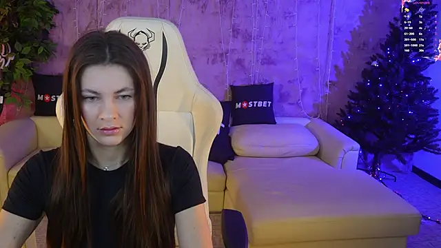 Julia  Star  online show from 3, 12, 2024