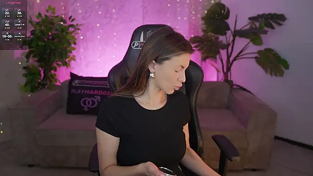 Julia  Star  online show from 1, 7, 2026