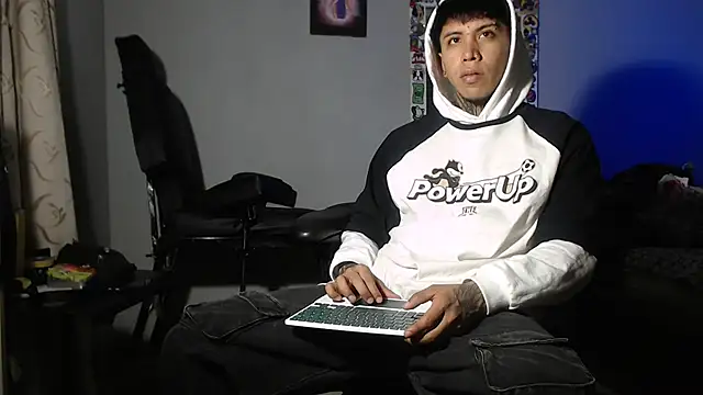 Nickhot0609 online show from 21, 1, 2025