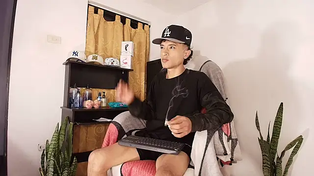 Edward Milleer online show from 21, 10, 2025