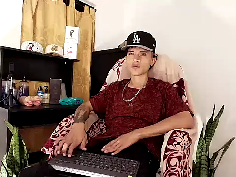 Edward Milleer online show from 26, 10, 2025