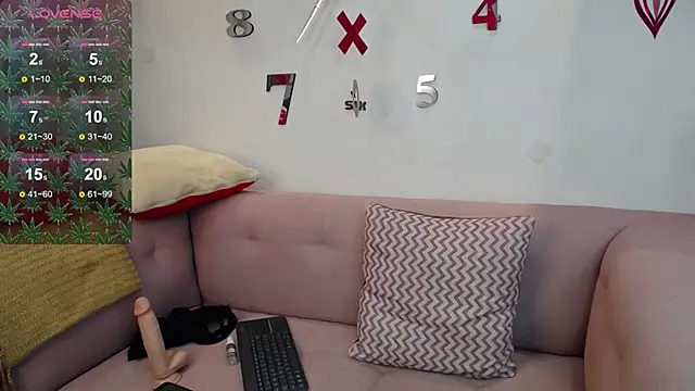 Snapshot of Melodi_Roux chatting on 16, 2, 2025 Melodi Roux online show from 16, 2, 2025