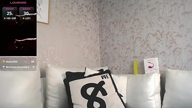 Snapshot of Melodi_Roux chatting on 12, 3, 2025 Melodi Roux online show from 12, 3, 2025