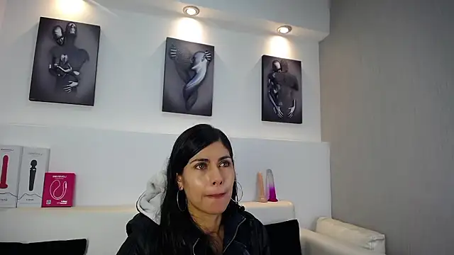 Melodi Roux online show from 4, 2, 2026