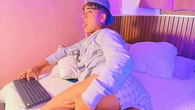 kiing azahell online show from 9, 9, 2025