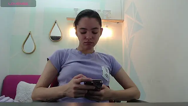 Mia-kalinfa online show from 18, 3, 2025