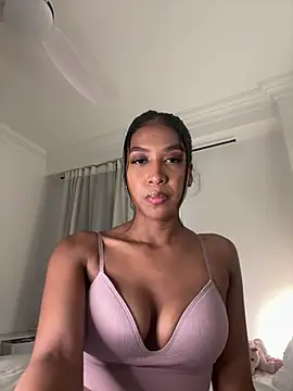 Snapshot of IamCrystal2 chatting on 11, 5, 2026 IamCrystal2 online show from 11, 5, 2026