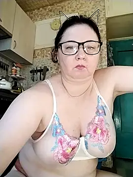 Snapshot of Holly-69 chatting on 12, 6, 2026 Holly-69 online show from 12, 6, 2026