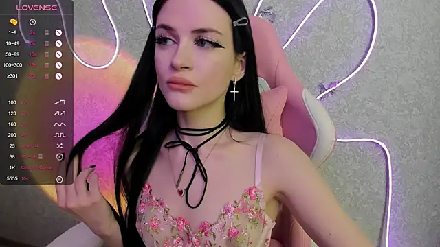 Molly Crystall online show from 13, 7, 2026