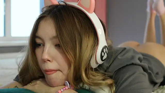 norakisses online show from 12, 3, 2025