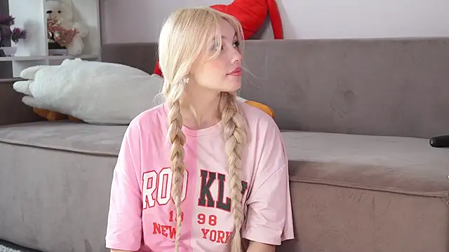 norakisses online show from 18, 3, 2026