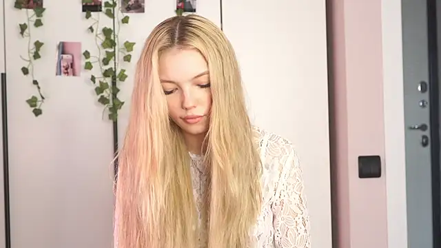 Snapshot of norakisses chatting on 13, 5, 2026 norakisses online show from 13, 5, 2026