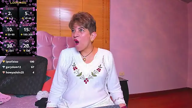 Snapshot of Angelina_Stone_65 chatting on 6, 1, 2025 Angelina Stone 65 online show from 6, 1, 2025