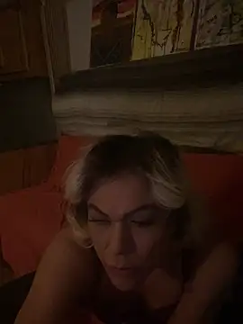 Snapshot of HoneyBdaQueen chatting on 6, 12, 2024 HoneyBdaQueen online show from 6, 12, 2024