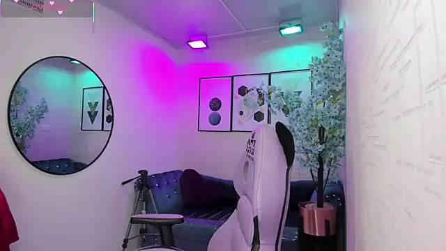 Tiara rr online show from 2, 4, 2026