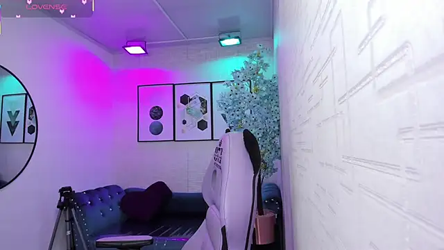 Tiara rr online show from 15, 4, 2026