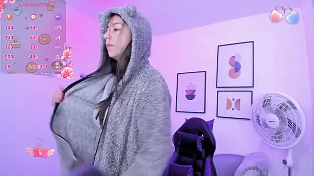 Ema louis  online show from 30, 1, 2025