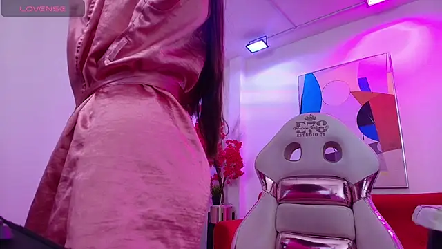 Ema louis  online show from 19, 10, 2025