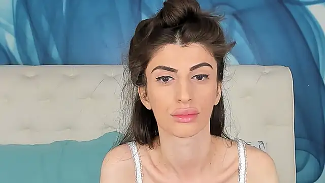 SkinnyDolly online show from 1, 11, 2025