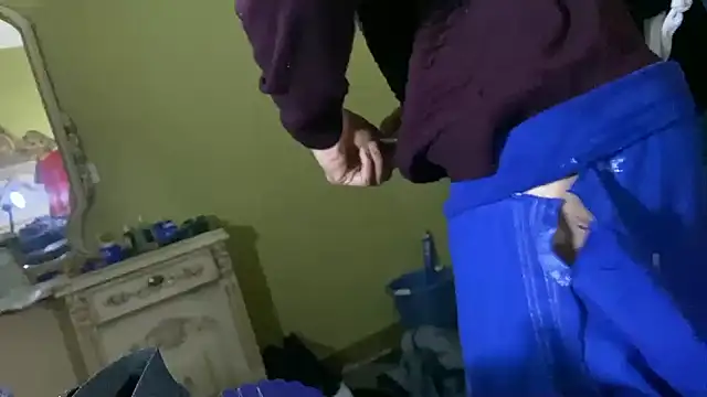 Snapshot of emylolo9 chatting on 28, 12, 2024 emylolo9 online show from 28, 12, 2024