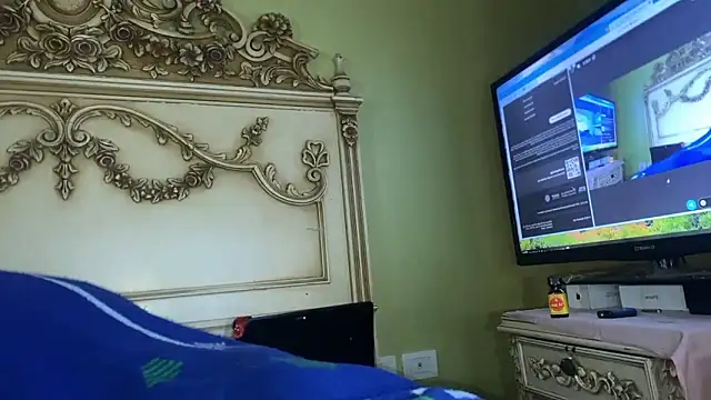 Snapshot of emylolo9 chatting on 4, 1, 2025 emylolo9 online show from 4, 1, 2025