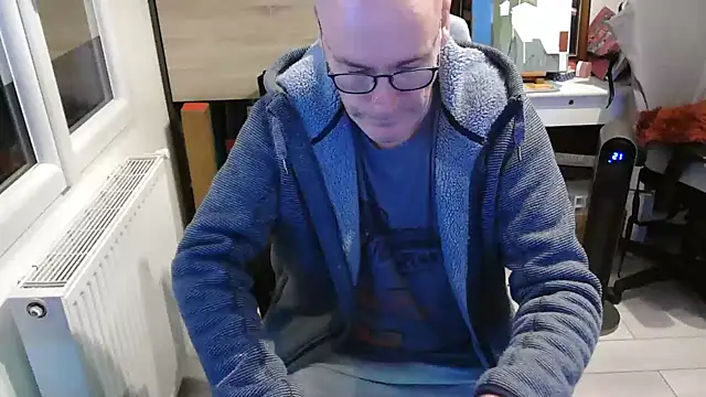 Snapshot of bogland33 chatting on 5, 2, 2025 bogland33 online show from 5, 2, 2025