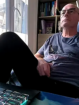 Snapshot of bogland33 chatting on 6, 2, 2025 bogland33 online show from 6, 2, 2025
