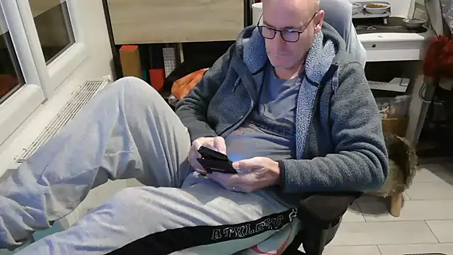 Snapshot of bogland33 chatting on 7, 2, 2025 bogland33 online show from 7, 2, 2025