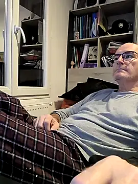 Snapshot of bogland33 chatting on 14, 2, 2025 bogland33 online show from 14, 2, 2025