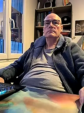 Snapshot of bogland33 chatting on 23, 2, 2025 bogland33 online show from 23, 2, 2025