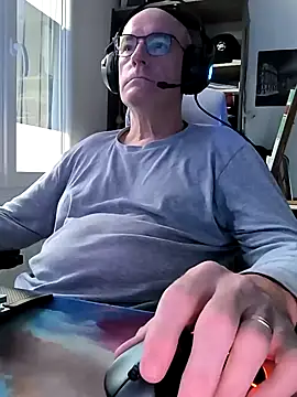 Snapshot of bogland33 chatting on 24, 2, 2025 bogland33 online show from 24, 2, 2025