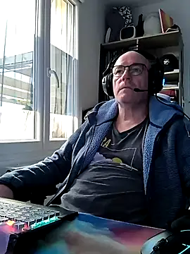 Snapshot of bogland33 chatting on 27, 2, 2025 bogland33 online show from 27, 2, 2025