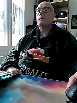 Snapshot of bogland33 chatting on 3, 3, 2025 bogland33 online show from 3, 3, 2025