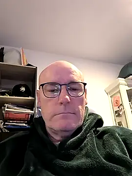 Snapshot of bogland33 chatting on 4, 3, 2025 bogland33 online show from 4, 3, 2025