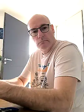 Snapshot of bogland33 chatting on 5, 3, 2025 bogland33 online show from 5, 3, 2025